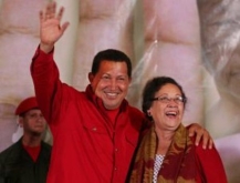 Hugo Chávez y María León